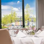 - Arena Towers By Ihg Hotel 4*