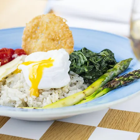 - Arena Towers By Ihg Hotel 4*