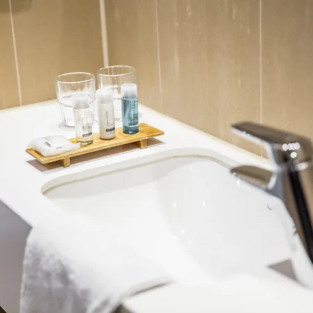 - Arena Towers By Ihg 4* Amszterdam